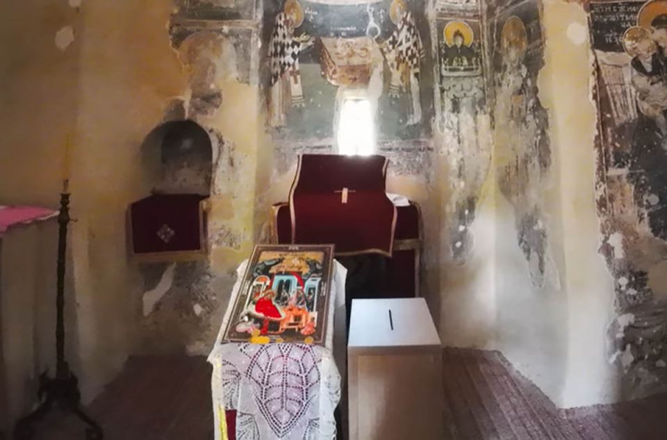 Bogorodičina Crkva iz XIV veka u Donjoj Kamenici (2).jpg