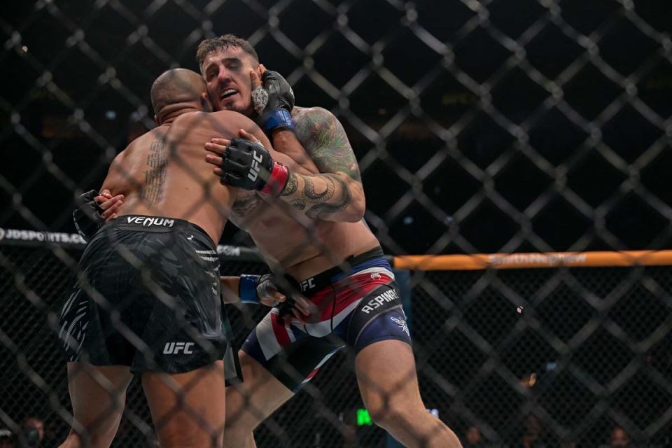 UFC borba: Tom Aspinal i Sirin Gane 1.jpg