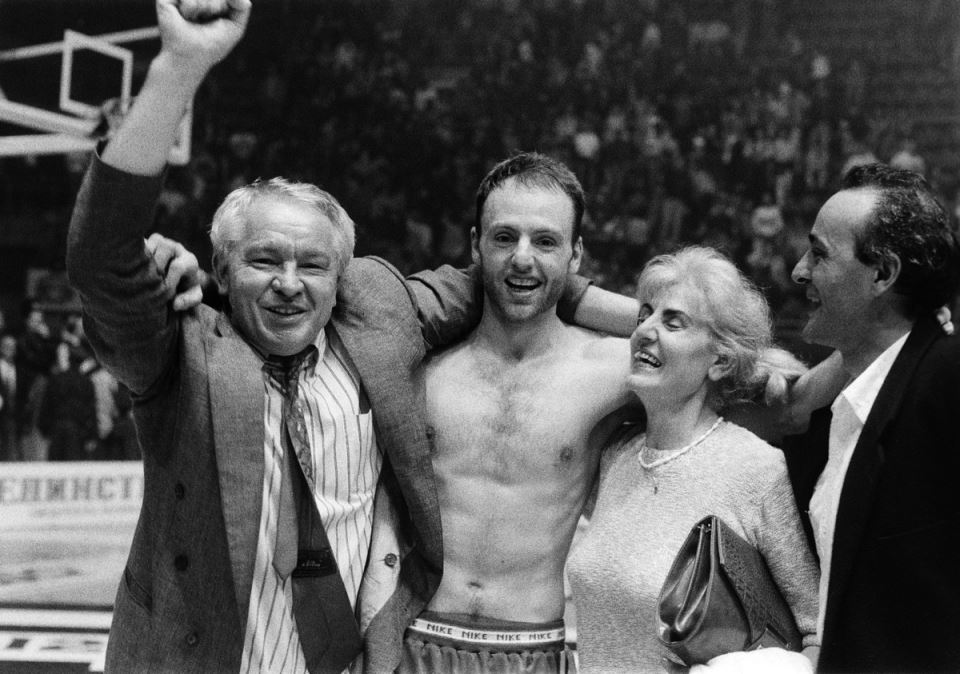 Saša Obradović slavi titulu sa majkom