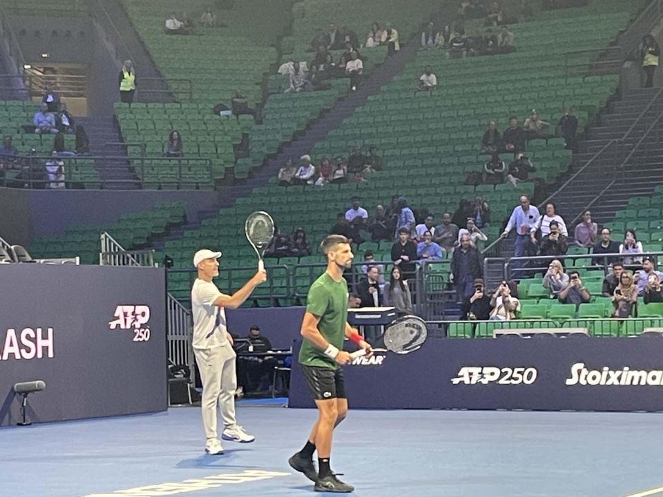 Stefan spremao tatu Novaka za finale u Atini 1.jpg