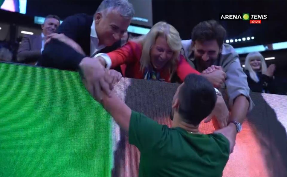 Novak Đoković sa ocem i majkom u Atini