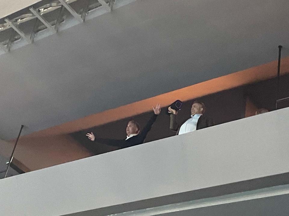 Srđan Đoković slavi pobedu Novaka Đokovića u Atini