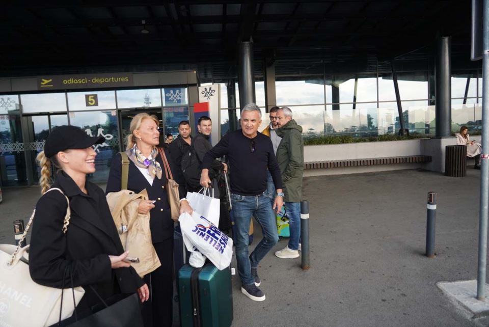 Srđan i Dijana Đoković na aerodromu u Beogradu