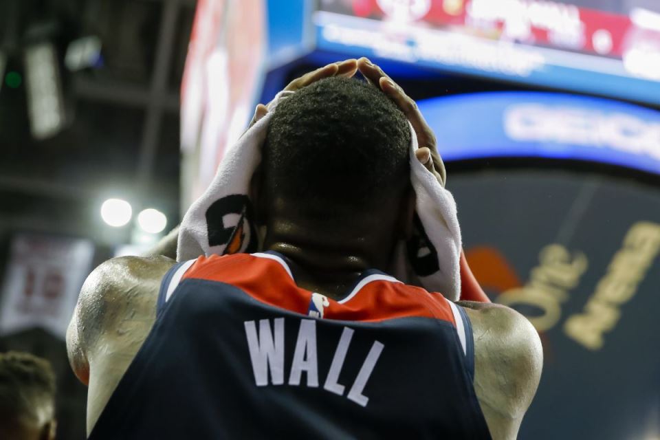 Džon Vol se drži za glavu u Vašingtonu