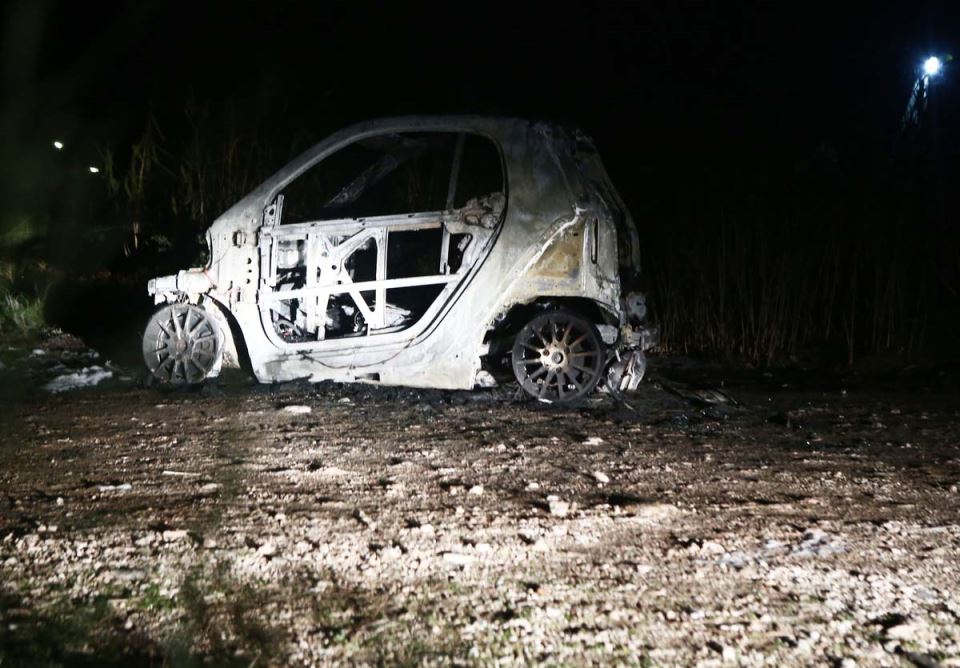 Spaljeni automobil iz kog je ranjen Darko Kovačević 1.jpg