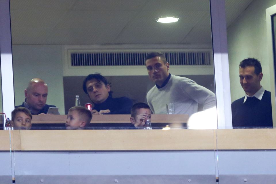 Mihajlo Pjanović i Nemanja Vidić na utakmici košarkaša u Areni