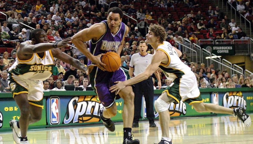 Dan Gadzuric (1).jpg