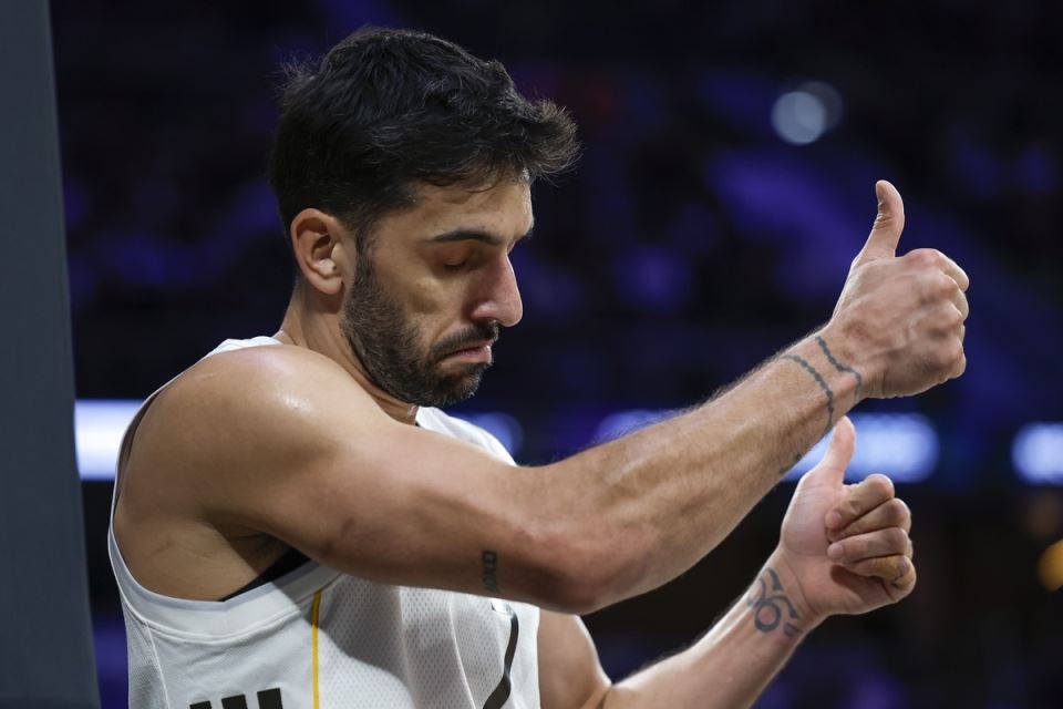 Fakundo Kampaco podiže prst ka sudiji na Real Žalgiris