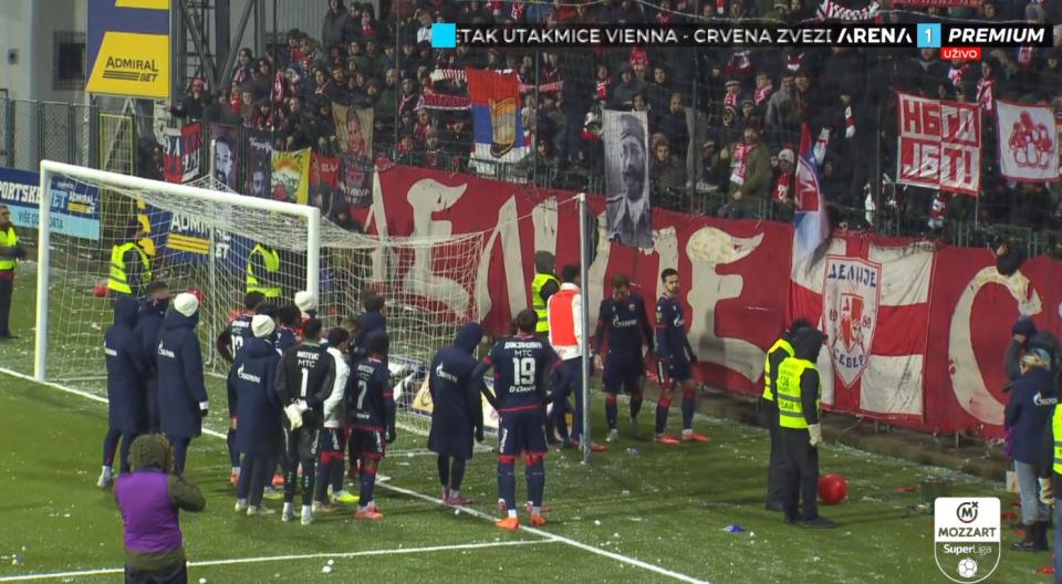 Delije postrojile fudbalere Zvezde posle poraza