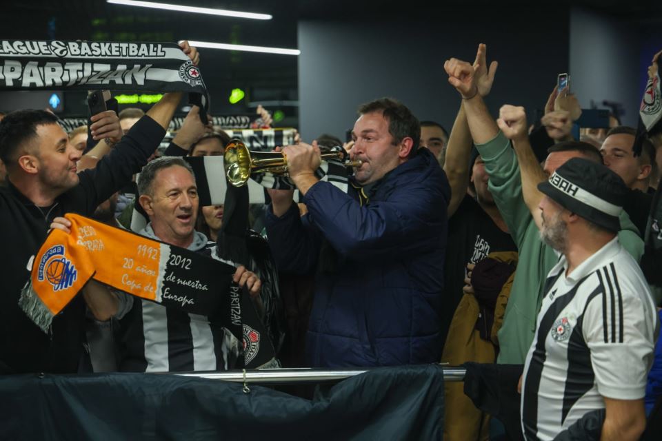 Trubači na dočeku Željka Obradovića na aerodromu u Beogradu