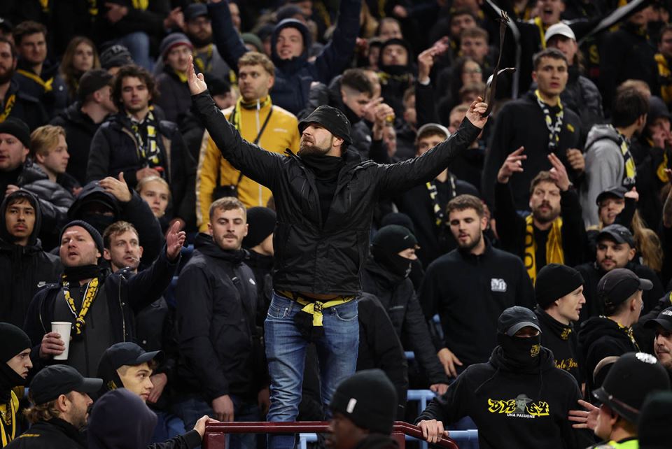 Tuča navijača Jang bojsa i policije (5).jpg