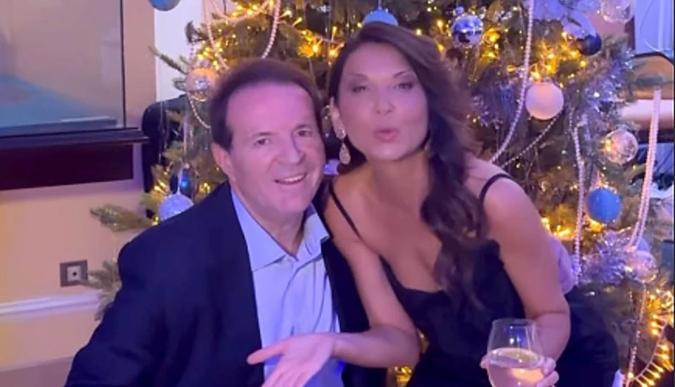 Sanja Marinković pozira sa Bogoljubom Karićem 6.jpg