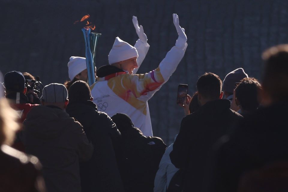 Akile Polonara tokom paljenja olimpijske baklje