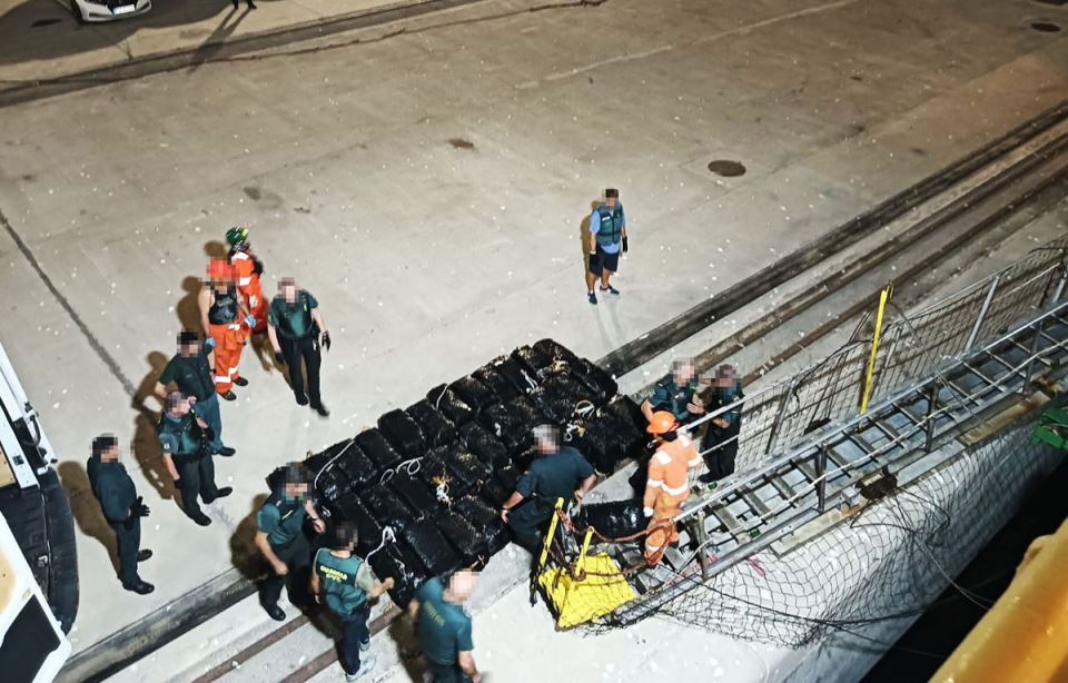 Zaplenjena tona kokaina, uhapšeni državljani Srbije (1).jpg