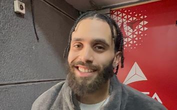 Dvejn Vašington daje izjavu