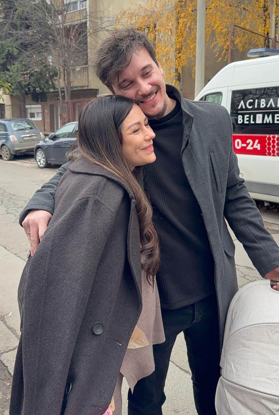 Aleksandru Bursać izveo muž iz porodilišta (2).jpg