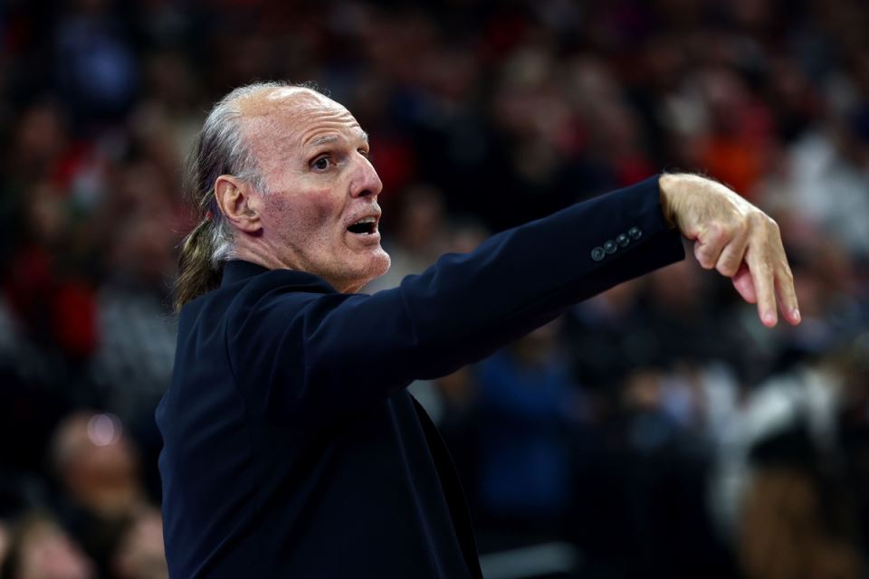 Duško Ivanović daje instrukcije ekipi Virtusa