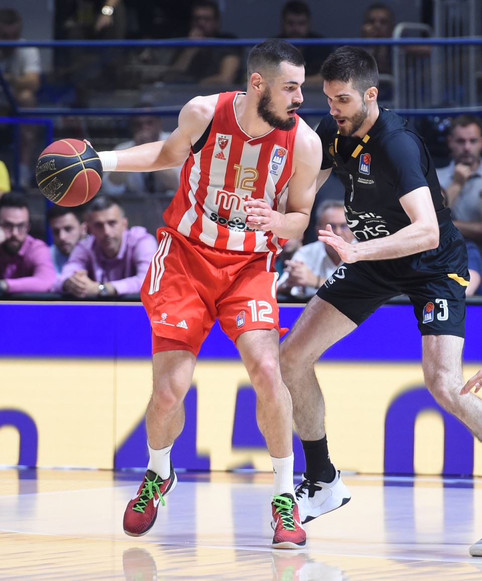 Nikola Kalinić i Rade Zagorac duel na derbiju Partizan Zvezda