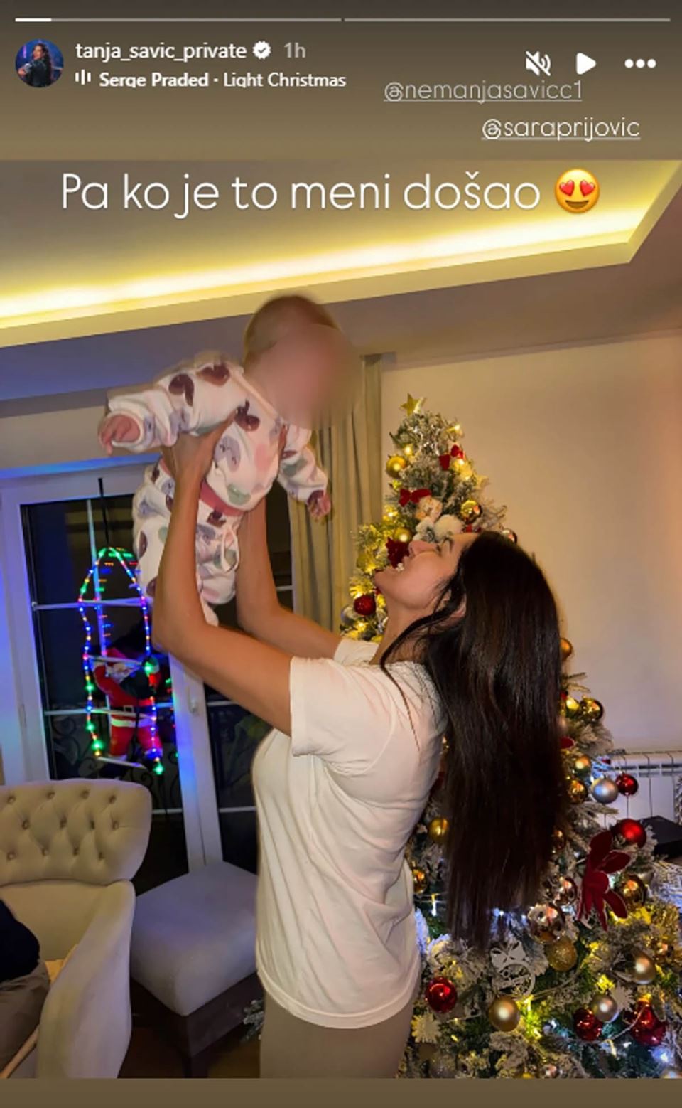 Tanja Savić ugostila brata i snajku u domu (1).jpg