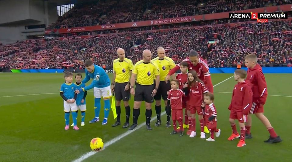 Deca i supruga Dijoga Žote na Enfildu  (1).jpg