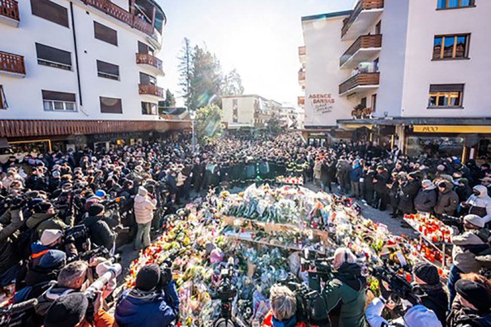 Odavanje počasti žrtvama požara u Švajcarskoj (1).jpg
