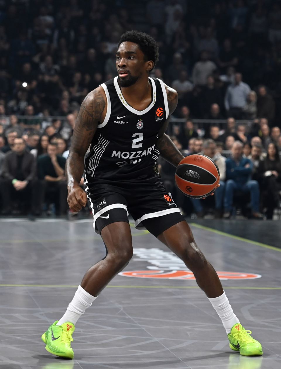 Šejk Milton na utakmici Partizana u Evroligi