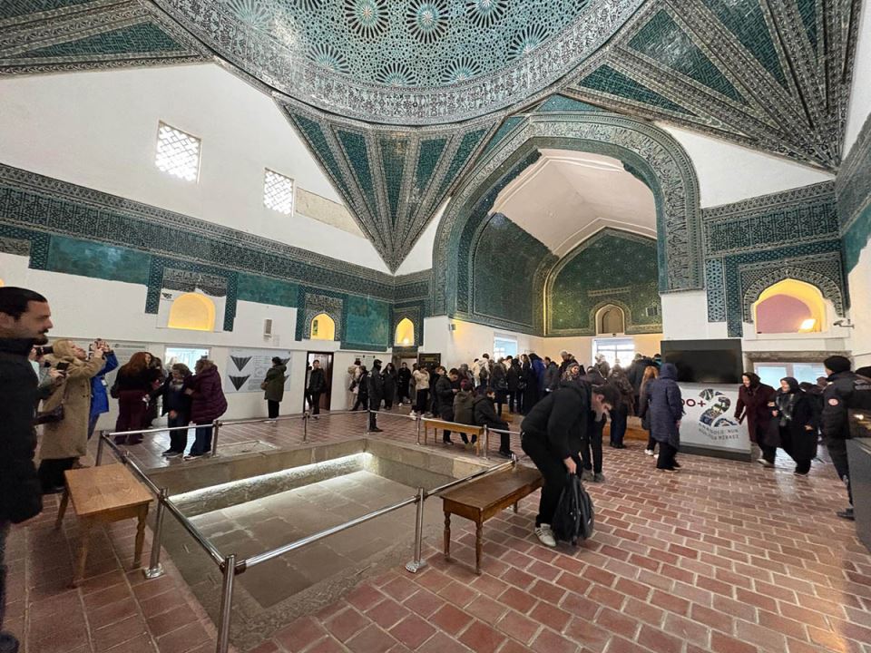 Karataj medresa i Aladinova džamija (2).jpg