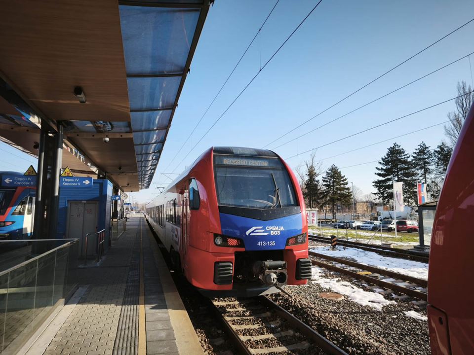 vozovi stoje u Zemunu (1).jpg