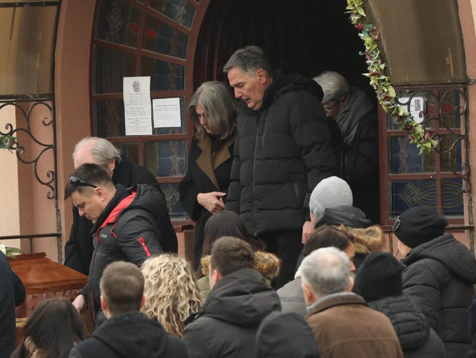 Iznosenje kovcega i supruga (1) .jpg