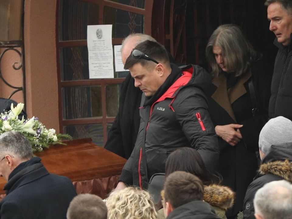 Vuk Kostić nosi kovčeg (1).jpg