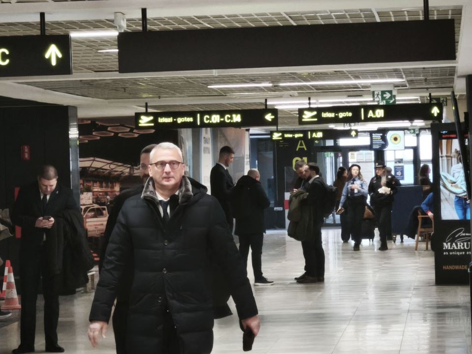 Dejan Radonjić na aerodromu u Beogradu putuje sa Crvenom zvezdom u Švedsku