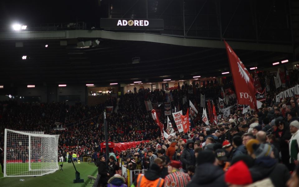 Posveta za Manija Garija Maunfilda basistu grupe Stone Roses