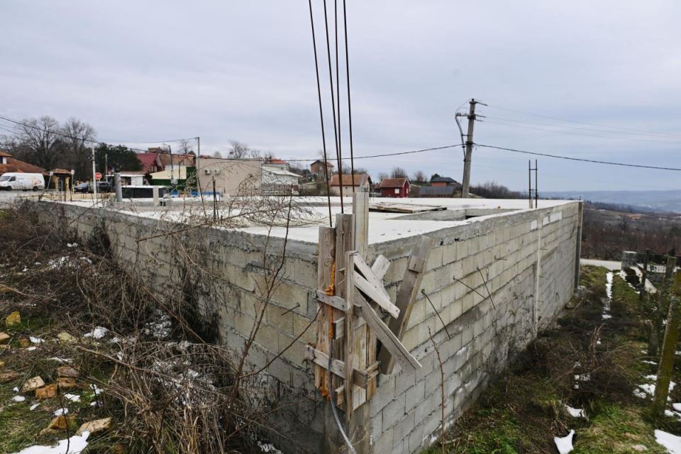Stopirani radovi na izgradnji kuće Zorice Marković (1).jpg