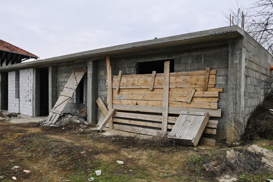 Stopirani radovi na izgradnji kuće Zorice Marković (5).jpg