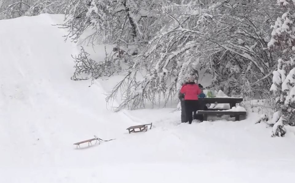 pristupačne cene skijanje na skijalištu Karaula kod Kladnja u BiH (2).jpg