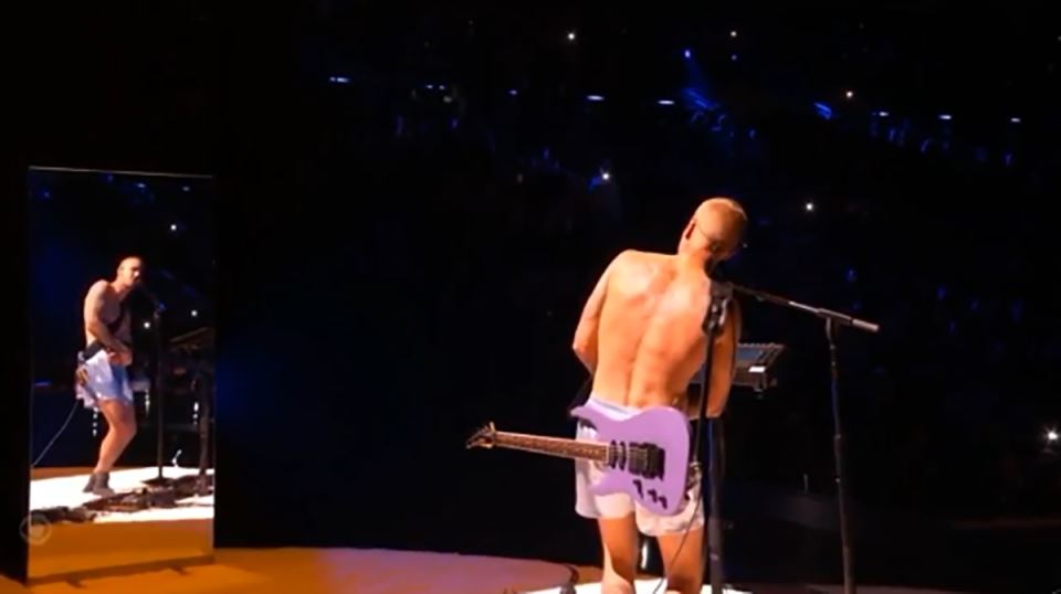 Džastin Biber na Gremiju u gaćama  (5).png