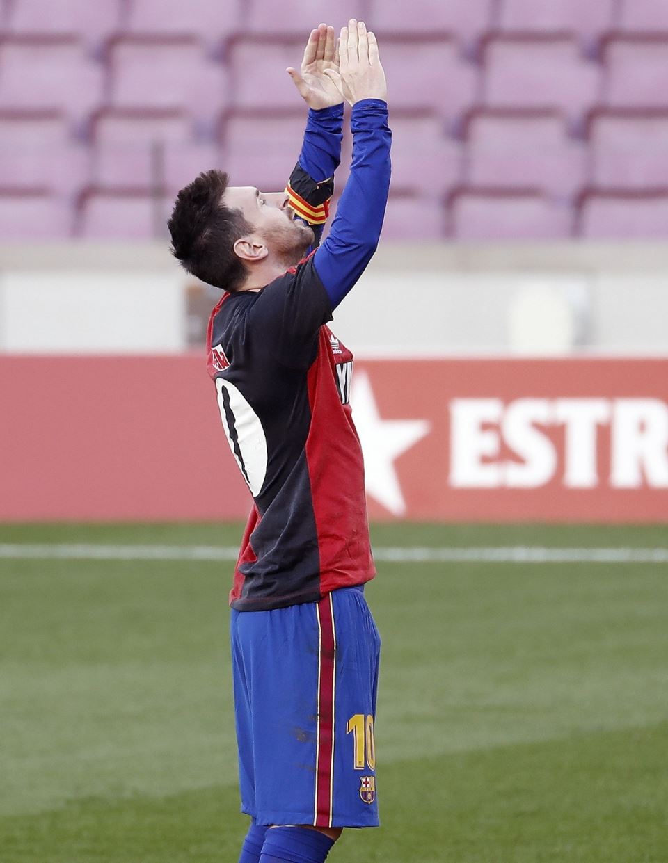 Lionel Mesi u dresu Njuelsa