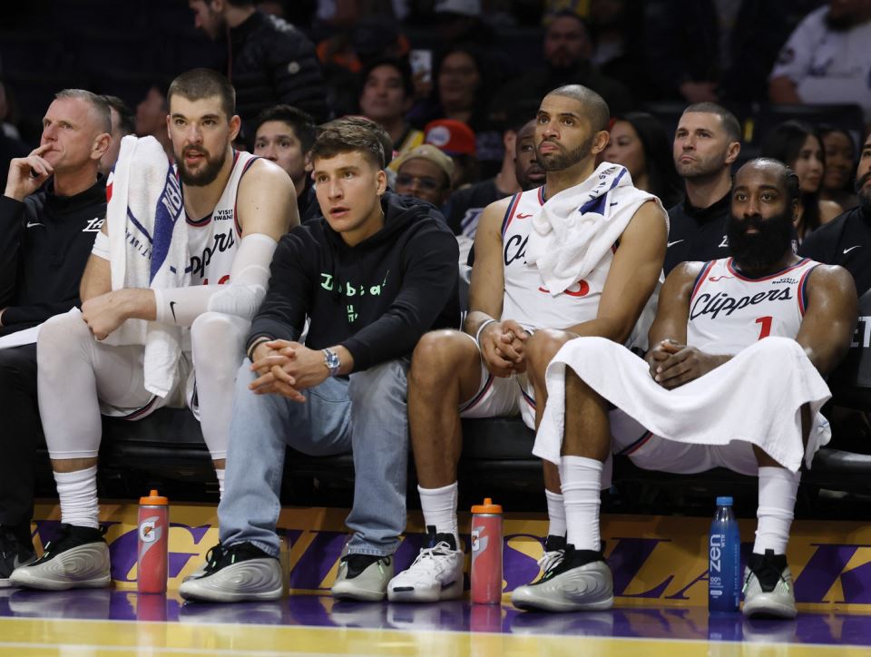 Bogdan Bogdanović Ivica Zubac Nikolas Batum i Džejms Harden na klupi Klipersa
