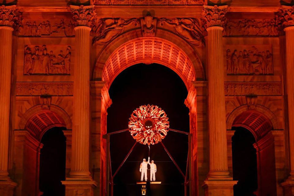 Alberto Tomba upalio olimpijski plamen (1).jpg