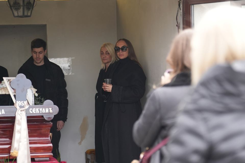 goga sekulić,sahrana majke