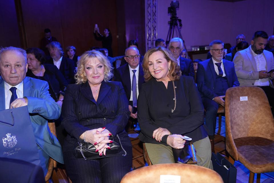 Ana Bekuta i Snežana Đurišić dobile odlikovanje na Dan državnosti  (2).jpg