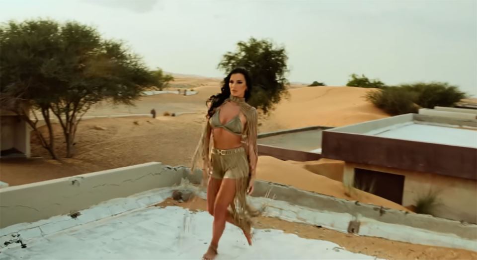 Mirna Radulović i sestra bliznakinja Nera (1).jpg