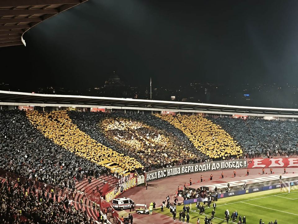 Koreografija navijača Zvezde (2).jpg