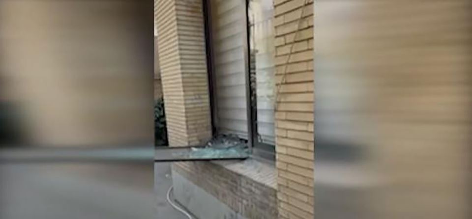 Ambasada Srbije u Teheranu oštećena u napadu (1).jpg