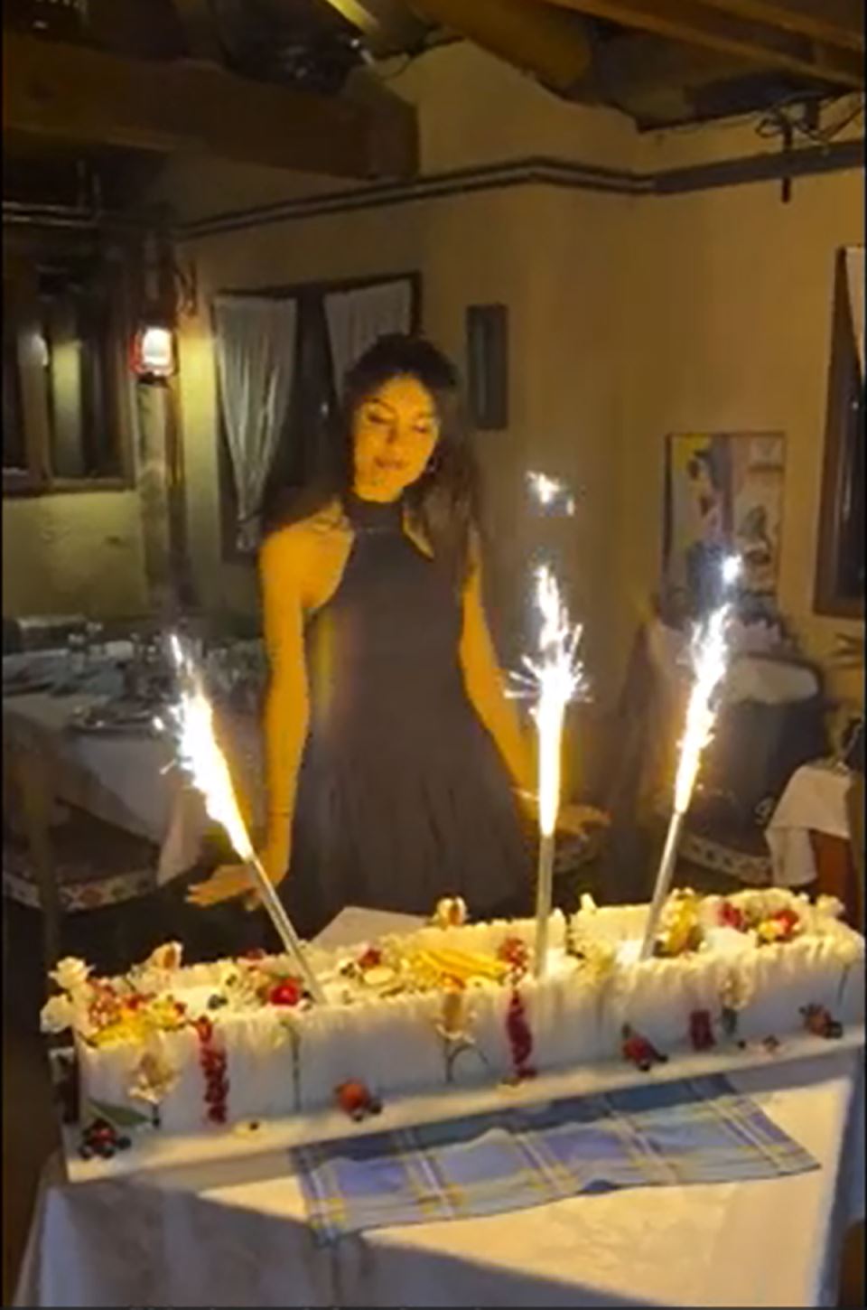 Sloboda Mićalović zapevala na rođendanu sestre Dragane Oduvala hit Lepe Brene (3).png