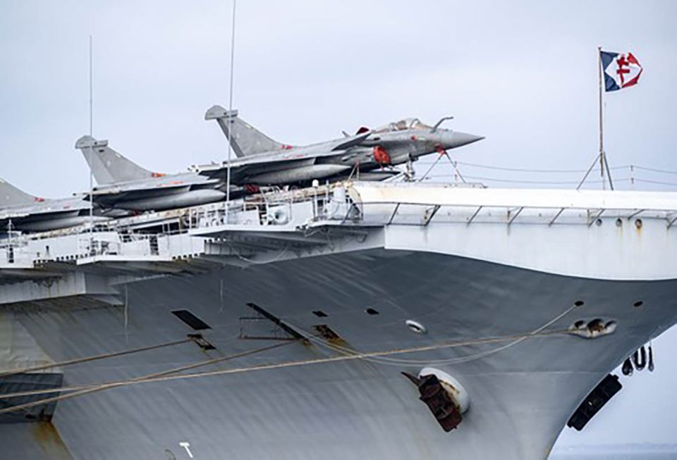 Francuski nosač aviona Šarl de Gol (1).jpg