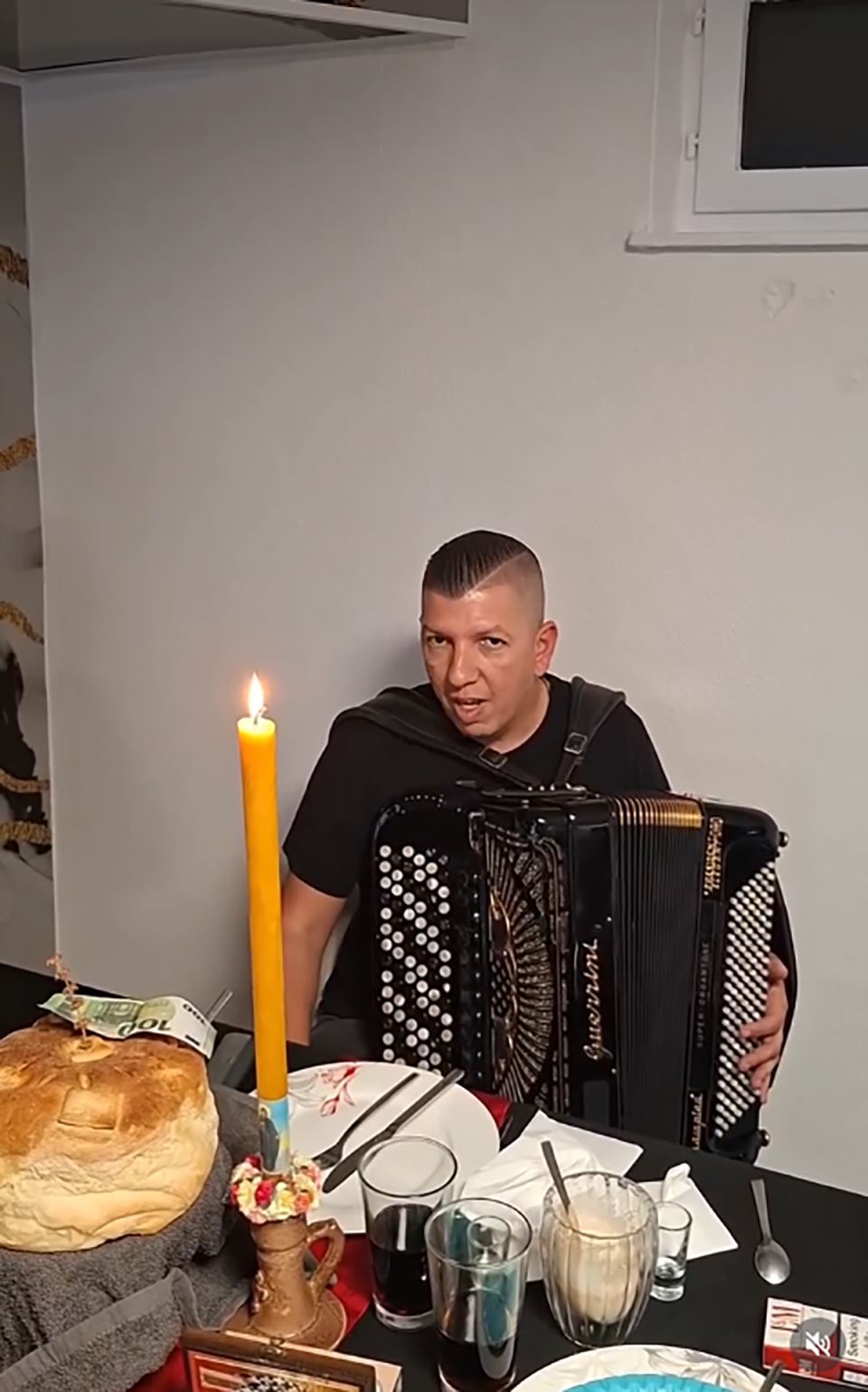 Maki Aranđelović harmonikaš (2).png