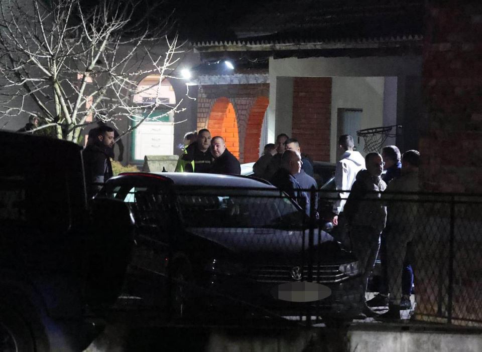 ispred kuće darka lazića (1).jpg