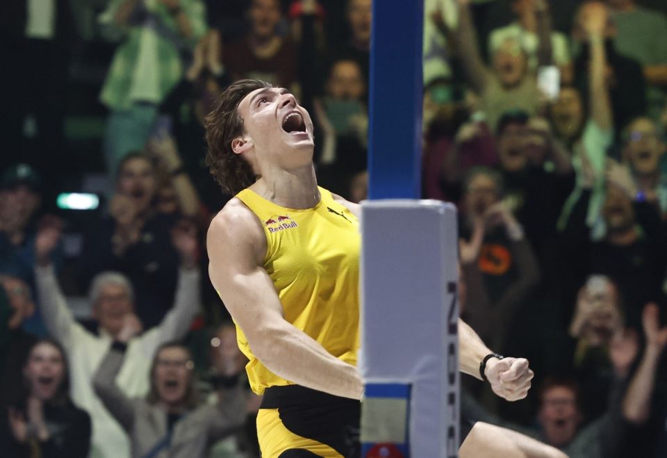 Mondo Duplantis slavi obaranje svetskog rekorda u Upsali