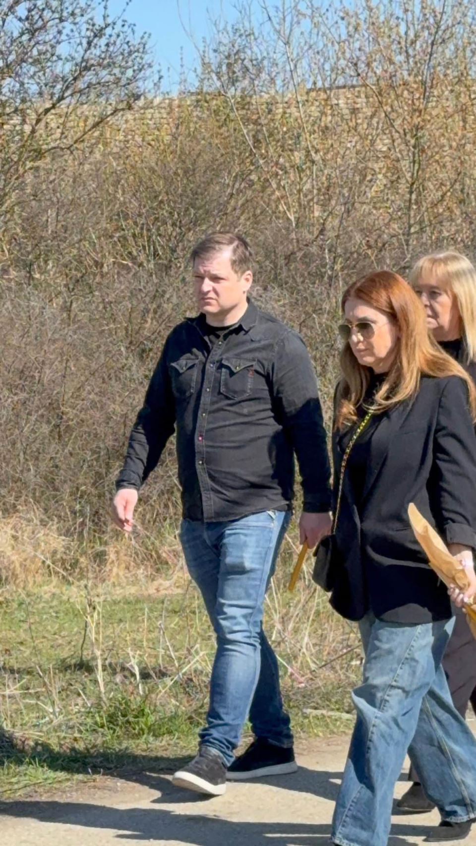 Stigla Darkova estradna majka Živkica Miletić došla na sahranu Lazićevog brata (1).jpg